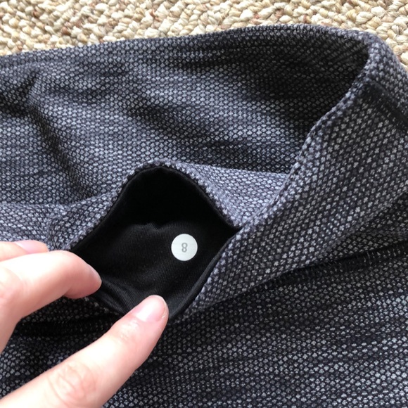 Lululemon cropped yoga pants - Picture 2 of 4